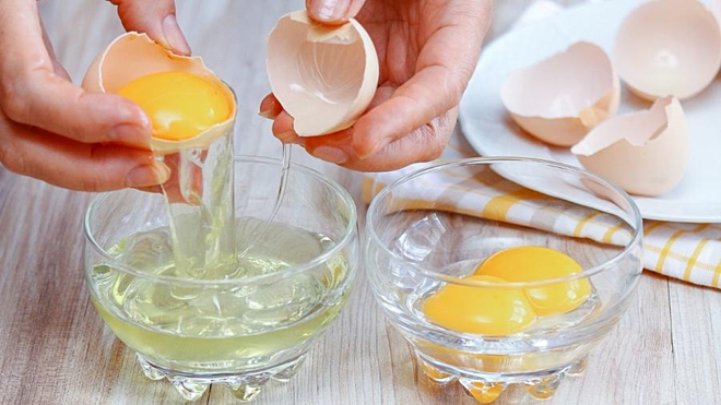 Lòng trắng trứng có chứa nhiều collagen