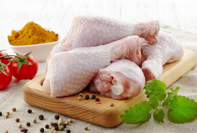 Những thực phẩm nên kiêng trong quá trình trị nám da, trong đó có thịt gà