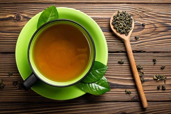 Uống trà xanh giúp chống oxy hóa, hỗ trợ xương khớp