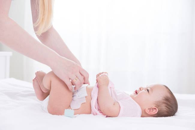 Vaseline sử dụng ngừa hăm tã cho em bé